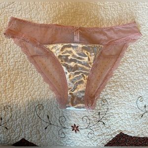 NEW Victoria’s Secret Dream Angels Velvet and lace Panty